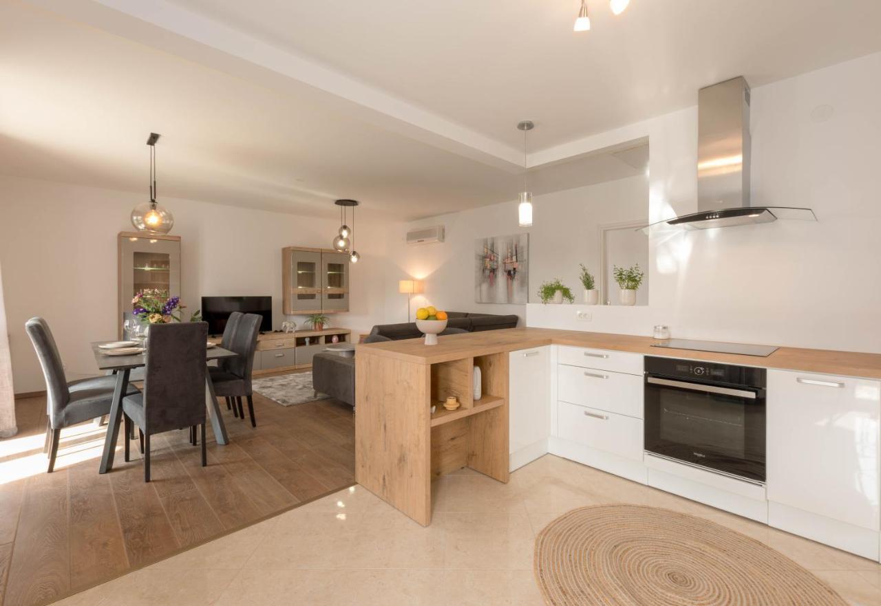 Newly Renovated Holiday Apartment Sirius Poreč Buitenkant foto